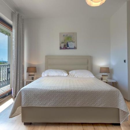 Apartments Emanuela Sukosan Ngoại thất bức ảnh