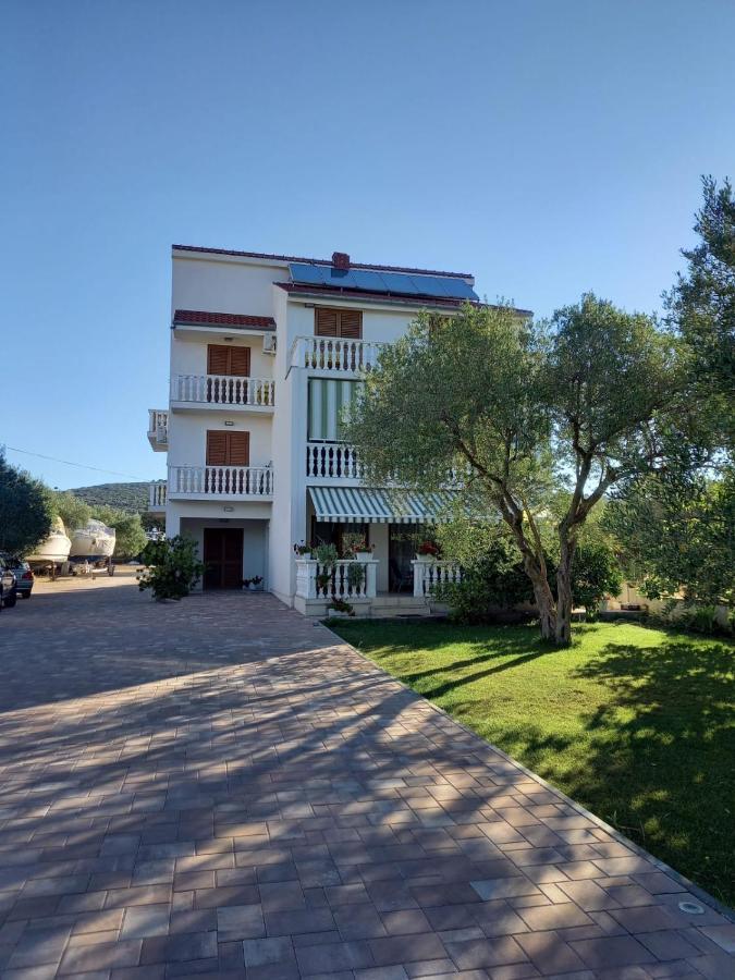 Apartments Emanuela Sukosan Ngoại thất bức ảnh